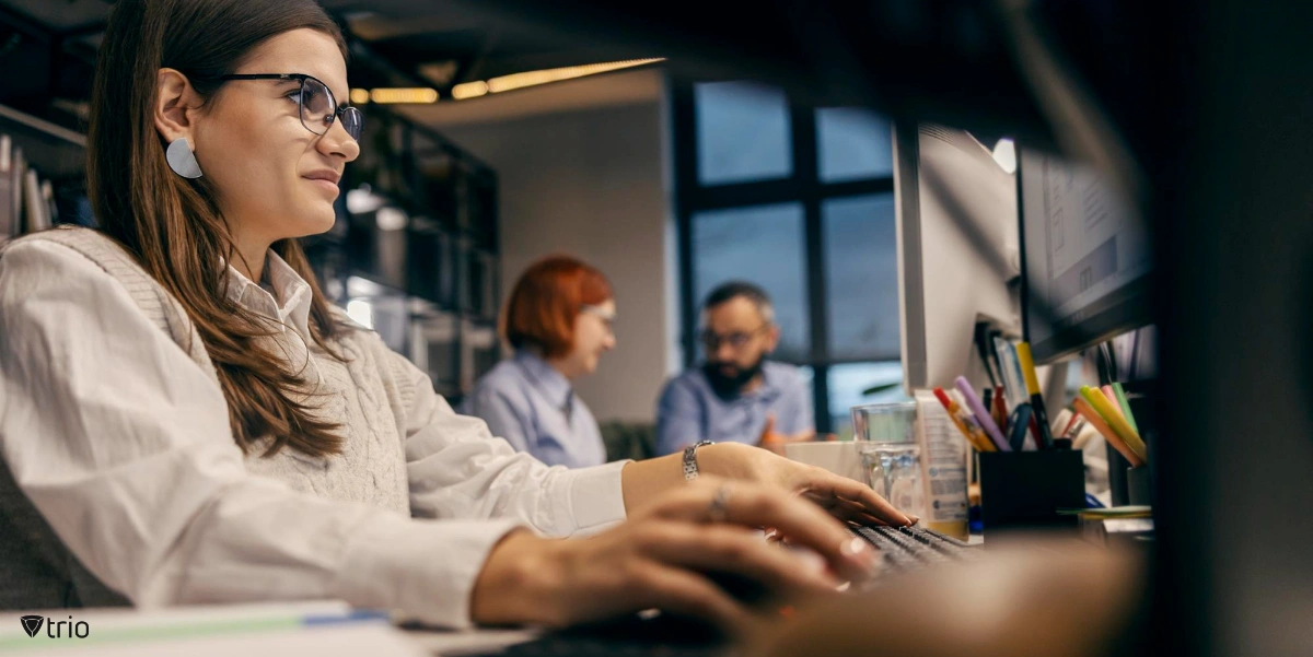 IT-Administrator verwaltet Risiken im Büro