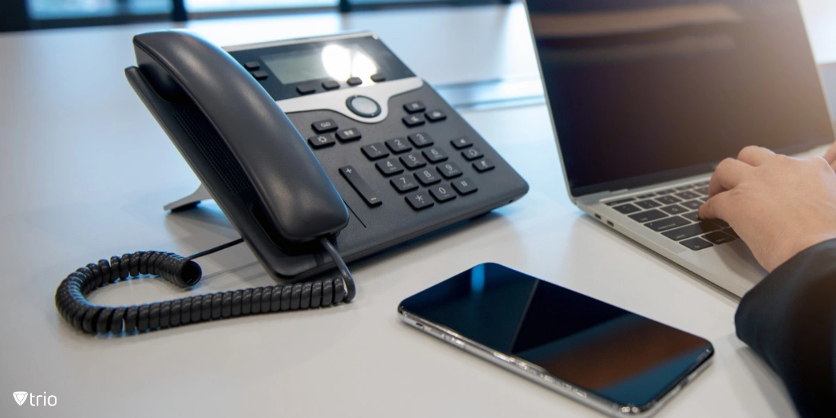 Softphone vs Deskphone: Which Is Better For Your Company?