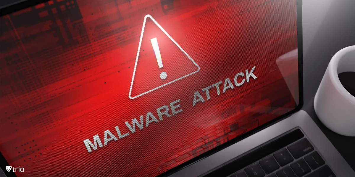 Malware-Angriffswarnung auf einem Laptop-Bildschirm