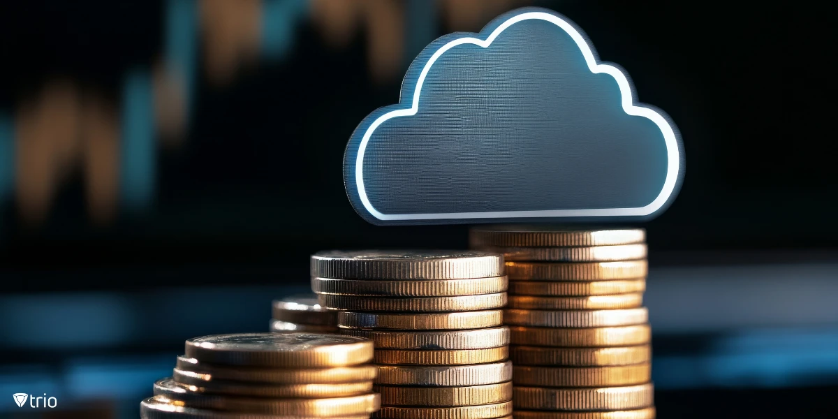 [Vorteile der Implementierung von Cloud Asset Management] [Ein Wolkenzeichen über einem Münzhaufen symbolisiert die Kosteneinsparungen durch Cloud-Asset-Management] 