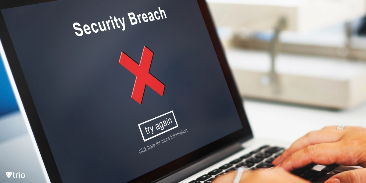Auf dem Laptop-Bildschirm des IT-Managers wird die Erkennung einer Sicherheitsverletzung angezeigt